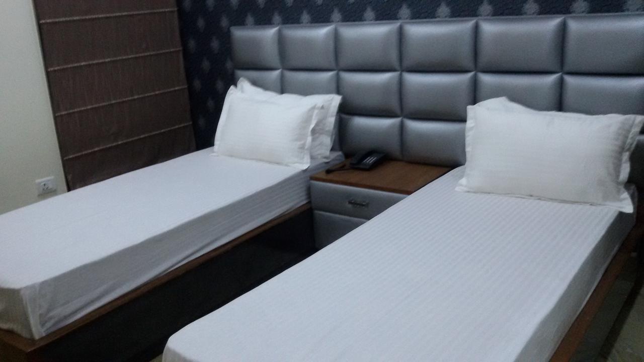 Hotel Royal International New Delhi Exterior photo